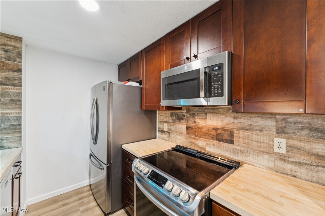 9618 E Idlewood Drive Twinsburg OH 44087