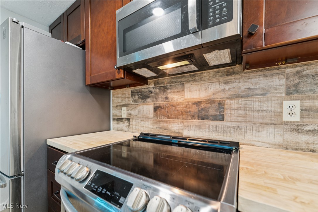 9618 E Idlewood Drive Twinsburg OH 44087