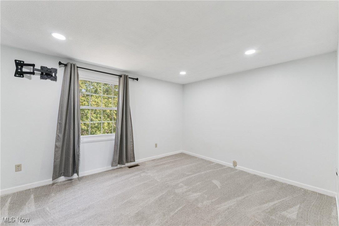 9618 E Idlewood Drive Twinsburg OH 44087