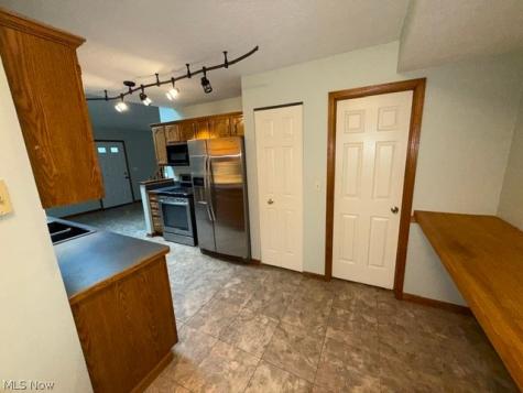 691 S Point Trail Berea OH 44017