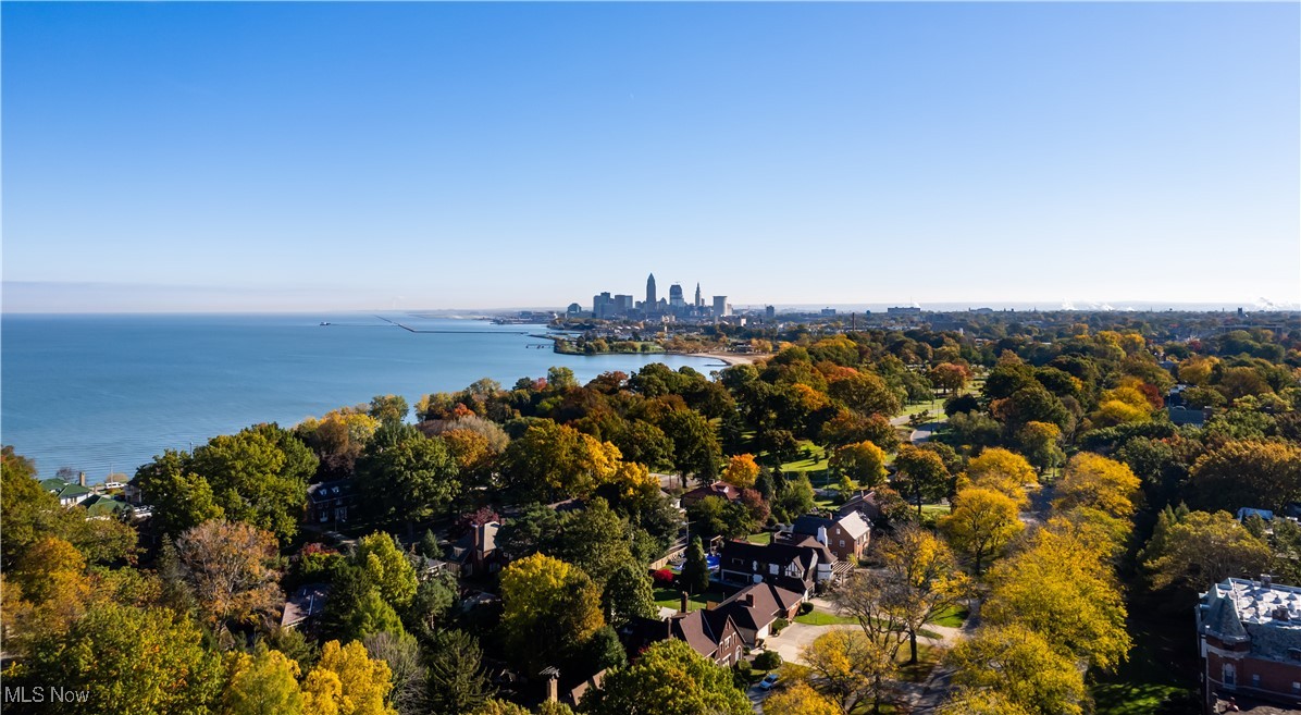 10301 Lake Avenue Cleveland OH 44102