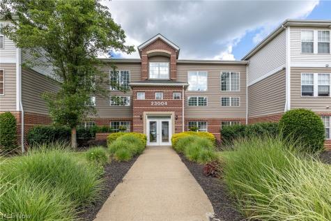 23004 Chandlers Lane Olmsted Falls OH 44138
