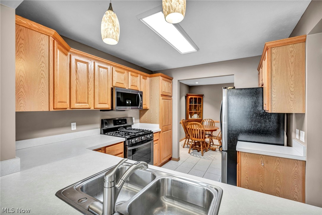 63 Sunset Cove Circle Eastlake OH 44095
