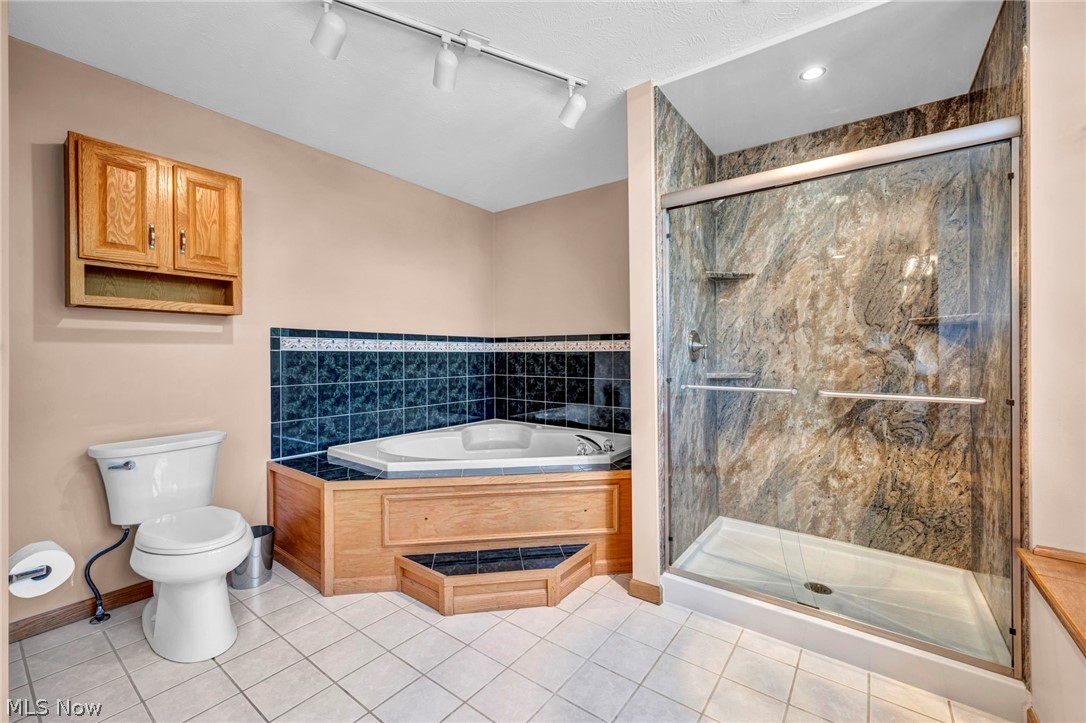 63 Sunset Cove Circle Eastlake OH 44095