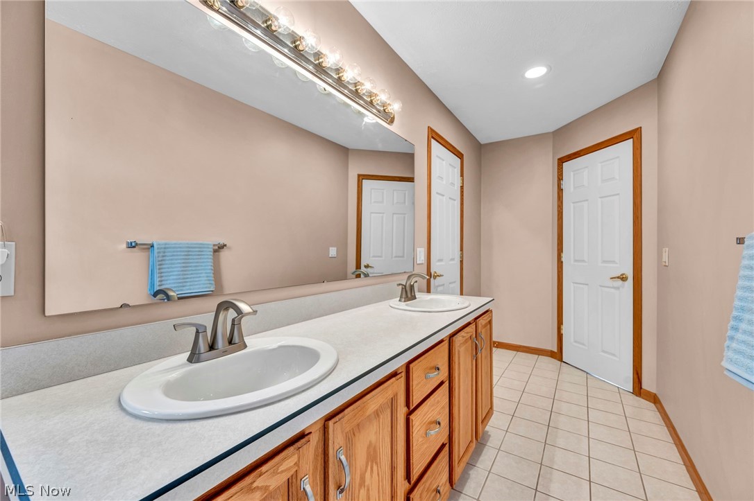 63 Sunset Cove Circle Eastlake OH 44095