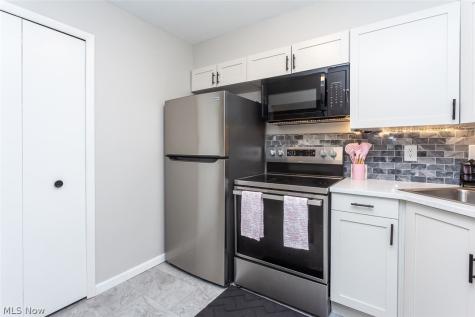 5587 Suncrest Court Parma OH 44134