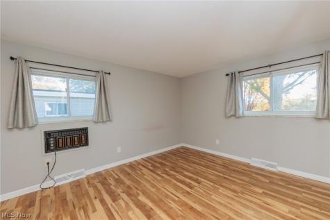 1384 Golden Gate Boulevard Mayfield Heights OH 44124