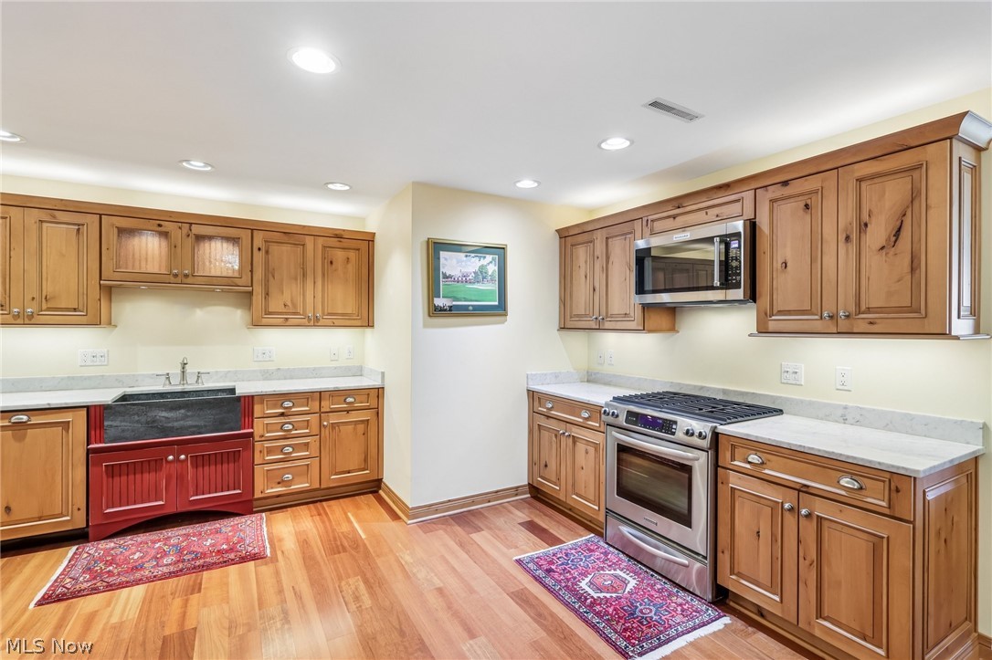 275 N Portage Path Akron OH 44303