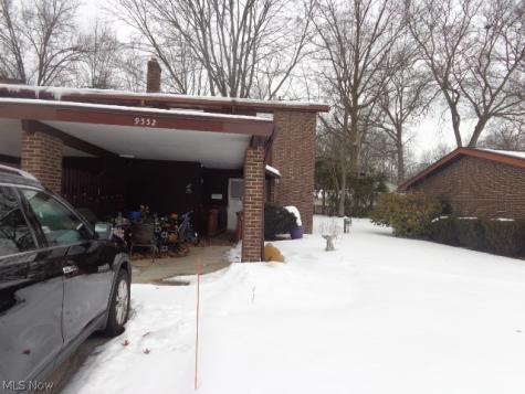 9552 Fernwood Drive Olmsted Falls OH 44138