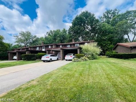 9552 Fernwood Drive Olmsted Falls OH 44138