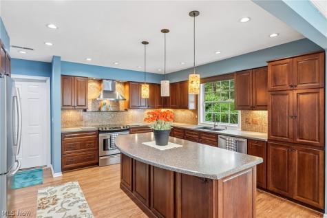 838 Lynnhaven Lane Akron OH 44313