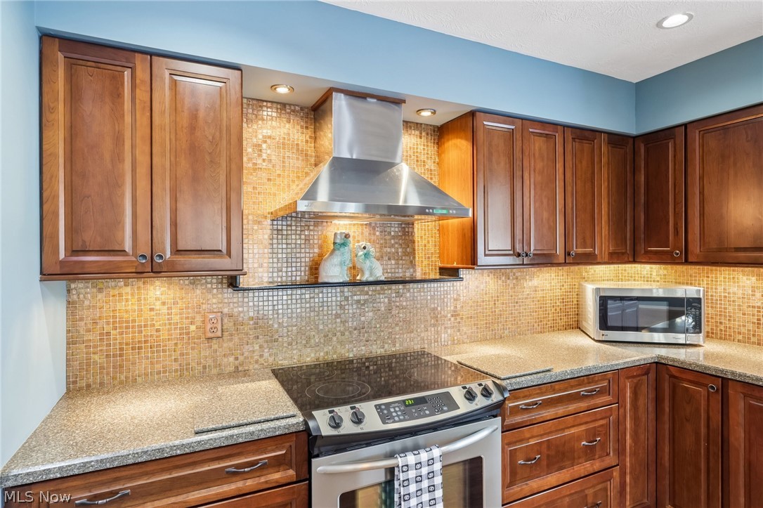 838 Lynnhaven Lane Akron OH 44313