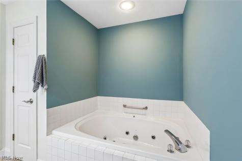 838 Lynnhaven Lane Akron OH 44313