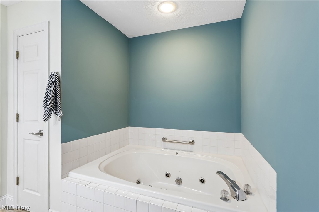 838 Lynnhaven Lane Akron OH 44313