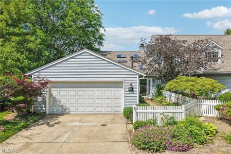 838 Lynnhaven Lane Akron OH 44313