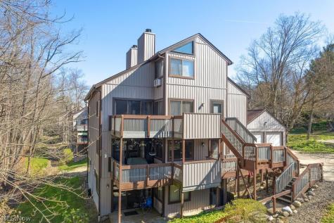 2110 Pinebrook Trail Cuyahoga Falls OH 44223