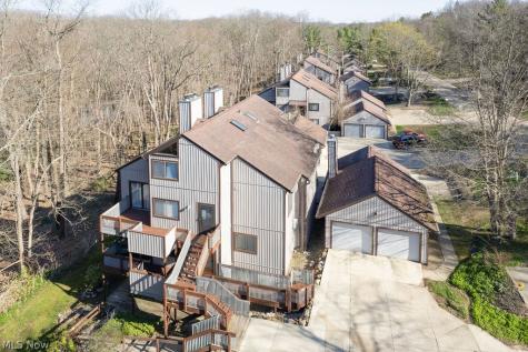 2110 Pinebrook Trail Cuyahoga Falls OH 44223