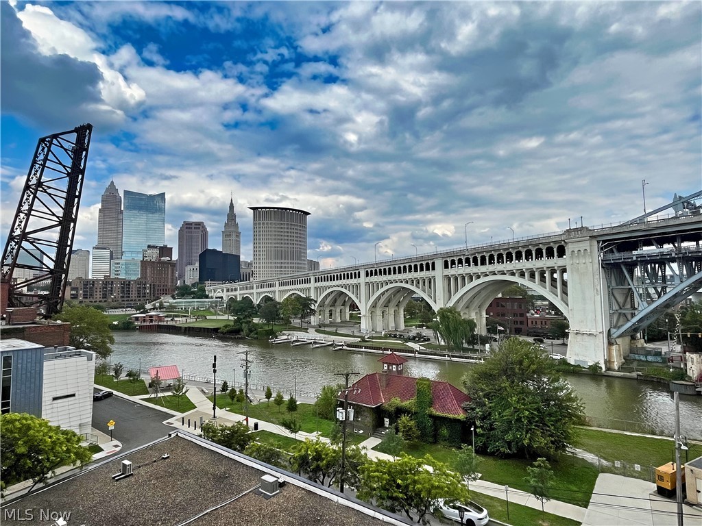 1237 Washington Avenue Cleveland OH 44113