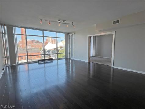 1237 Washington Avenue Cleveland OH 44113