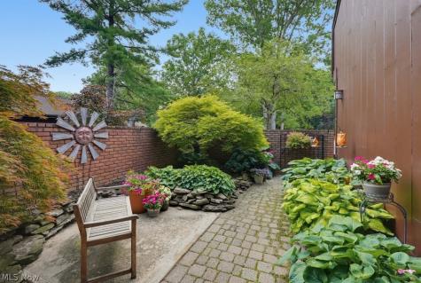 944 Trimble Place Sagamore Hills OH 44067