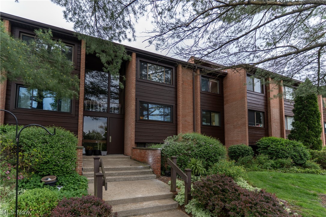 935 Canyon View Road Sagamore Hills OH 44067