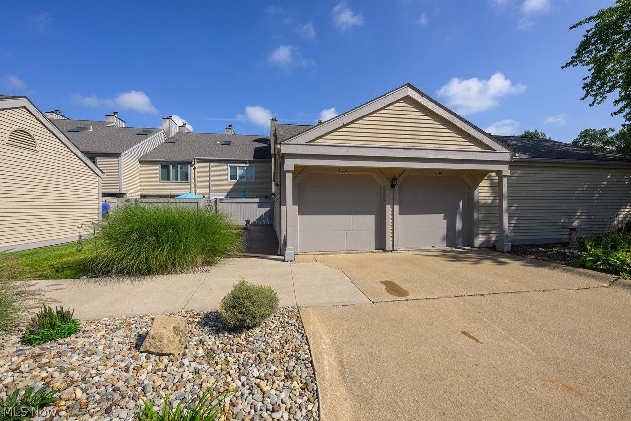 3201 Mariners Island Drive NW Canton OH 44708