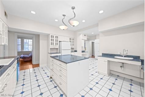 11428 Cedar Glen Parkway Cleveland OH 44106