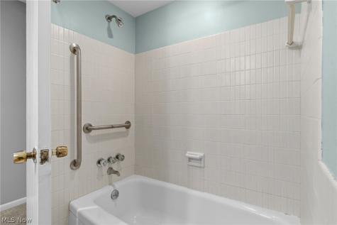 20100 Fairmount Boulevard Shaker Heights OH 44118