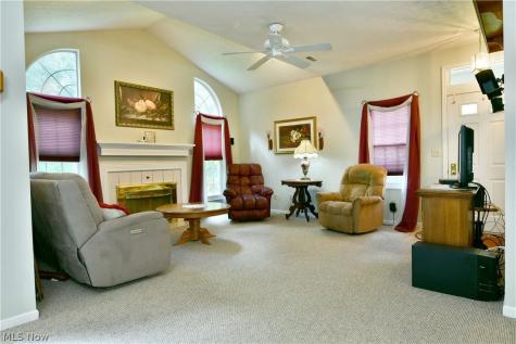 38 Woodland Chase Boulevard Niles OH 44446
