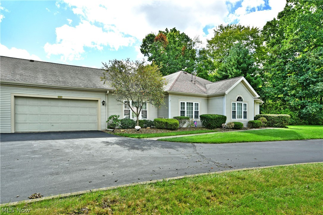 38 Woodland Chase Boulevard Niles OH 44446