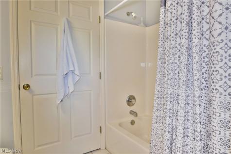 38 Woodland Chase Boulevard Niles OH 44446