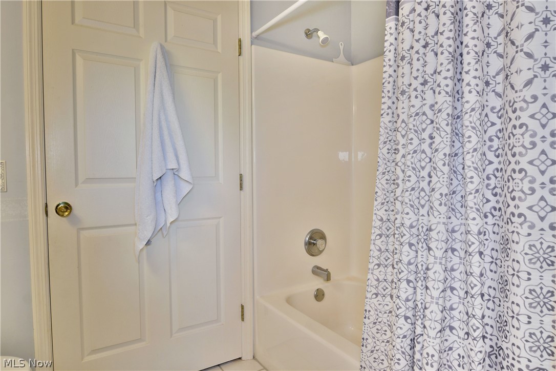 38 Woodland Chase Boulevard Niles OH 44446
