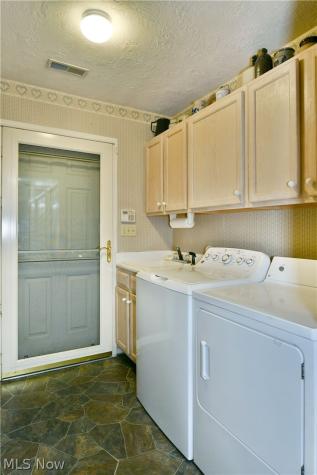 38 Woodland Chase Boulevard Niles OH 44446