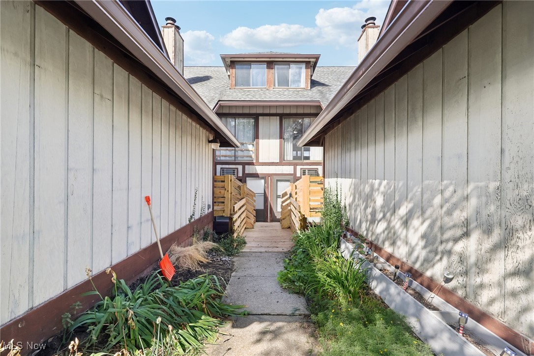 1543 Treetop Trail Akron OH 44313