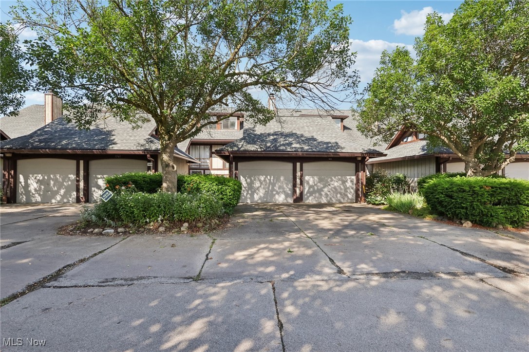 1543 Treetop Trail Akron OH 44313