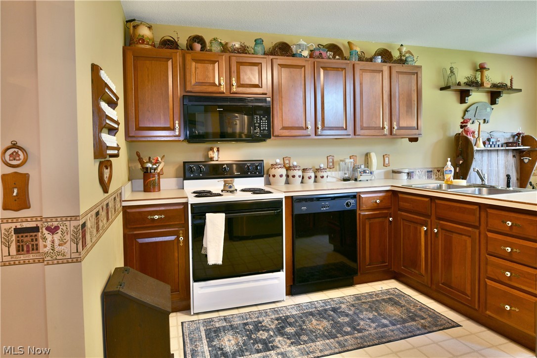 502 Turnberry Court NE Warren OH 44484