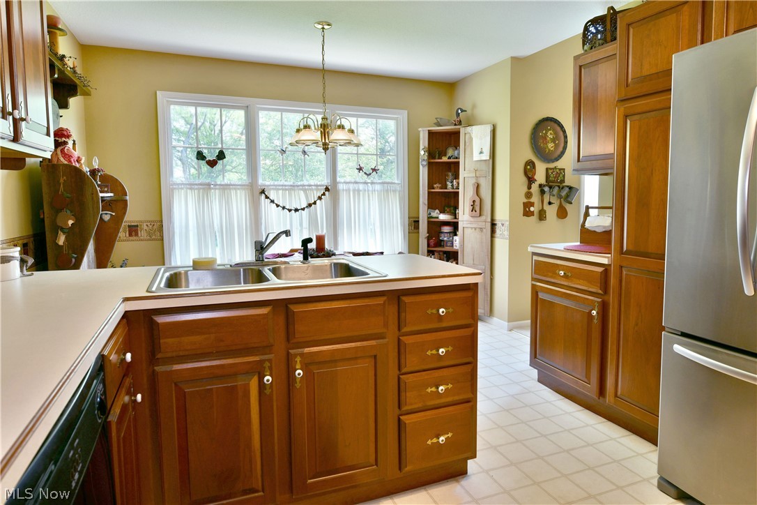 502 Turnberry Court NE Warren OH 44484