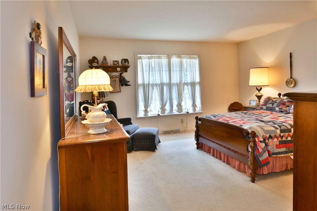 502 Turnberry Court NE Warren OH 44484