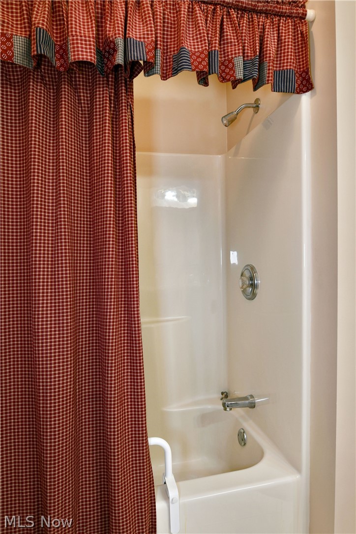 502 Turnberry Court NE Warren OH 44484
