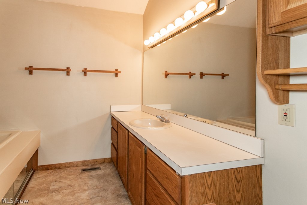 562 Meredith Lane Cuyahoga Falls OH 44223