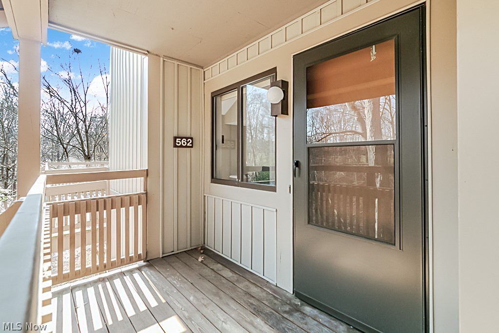 562 Meredith Lane Cuyahoga Falls OH 44223