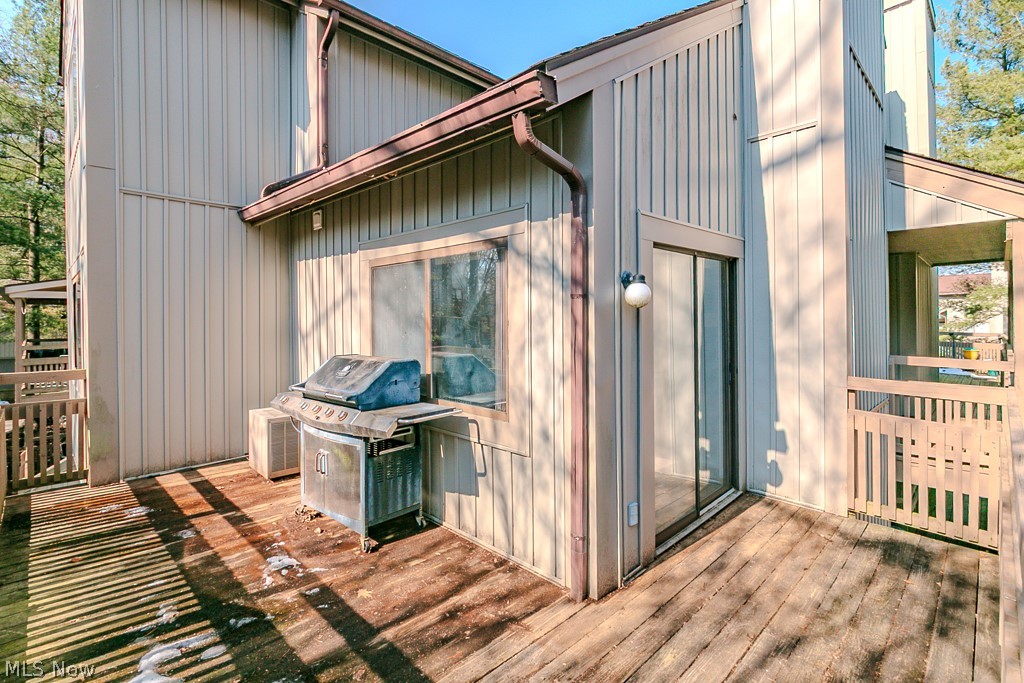 562 Meredith Lane Cuyahoga Falls OH 44223