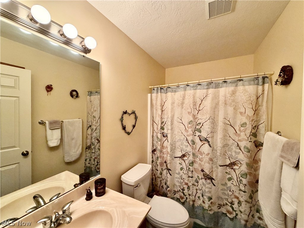 22 Walker Circle Girard OH 44420