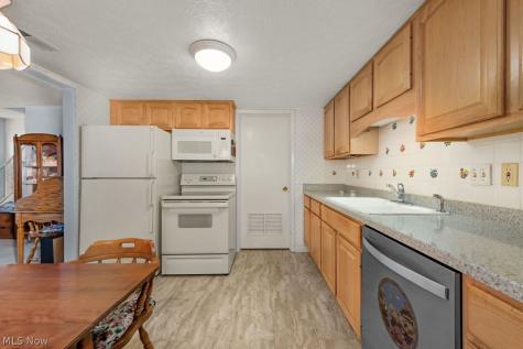 4312 -4 Hyde Park North Olmsted OH 44070