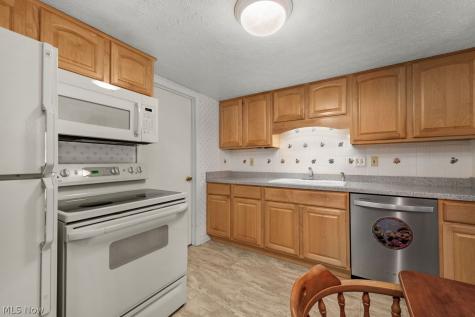 4312 -4 Hyde Park North Olmsted OH 44070