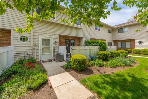 4312 -4 Hyde Park North Olmsted OH 44070