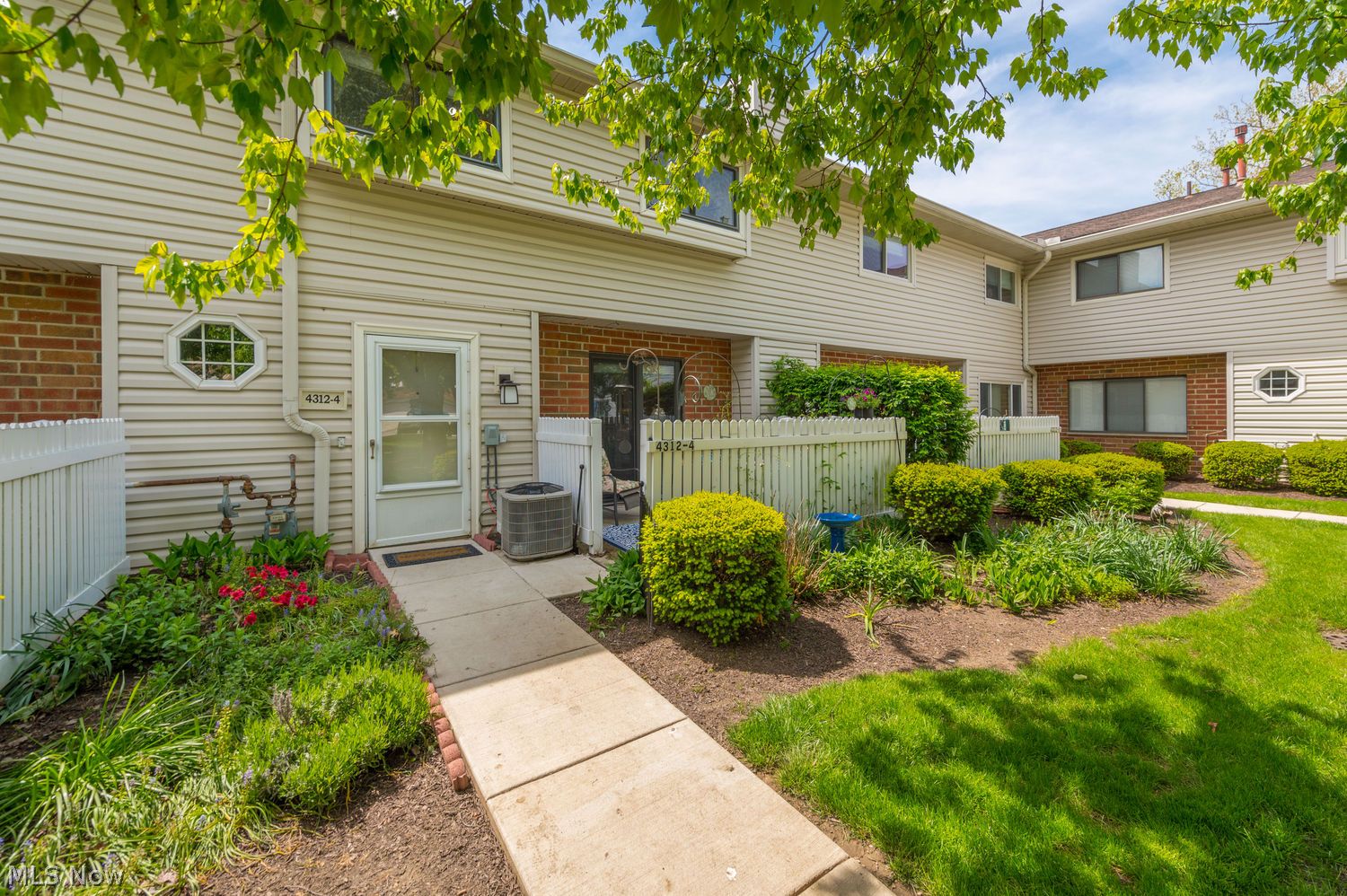 4312 -4 Hyde Park North Olmsted OH 44070