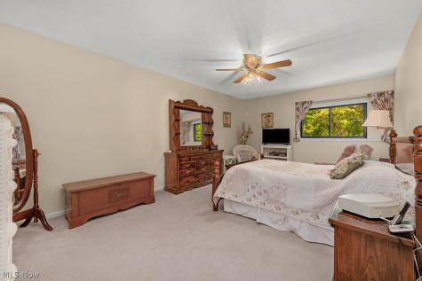 4312 -4 Hyde Park North Olmsted OH 44070