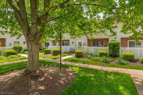 4312 -4 Hyde Park North Olmsted OH 44070