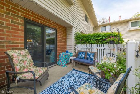 4312 -4 Hyde Park North Olmsted OH 44070